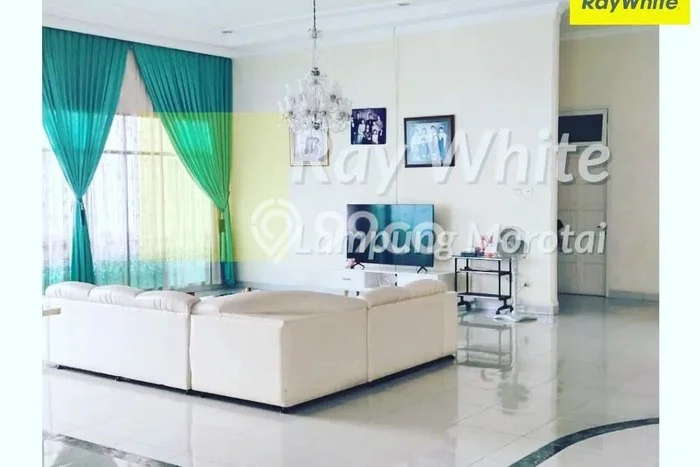 Siap Huni Hunian Elit 4 Kamar di Way Halim Dekat ke Mana Saja Siap Huni Hunian Elit 4 Kamar di Way Halim Dekat ke Mana Saja