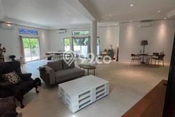 Hunian Modern dengan LT 400m2 & LB 800m2 Disewakan di Senayan Hunian Modern dengan LT 400m2 & LB 800m2 Disewakan di Senayan