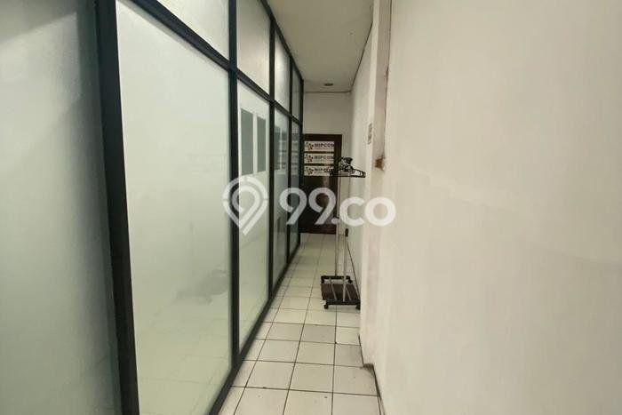 LOKASI STRATEGIS! Ruko di , Luas 300m2m², Jalan Strategis LOKASI STRATEGIS! Ruko di , Luas 300m2m², Jalan Strategis