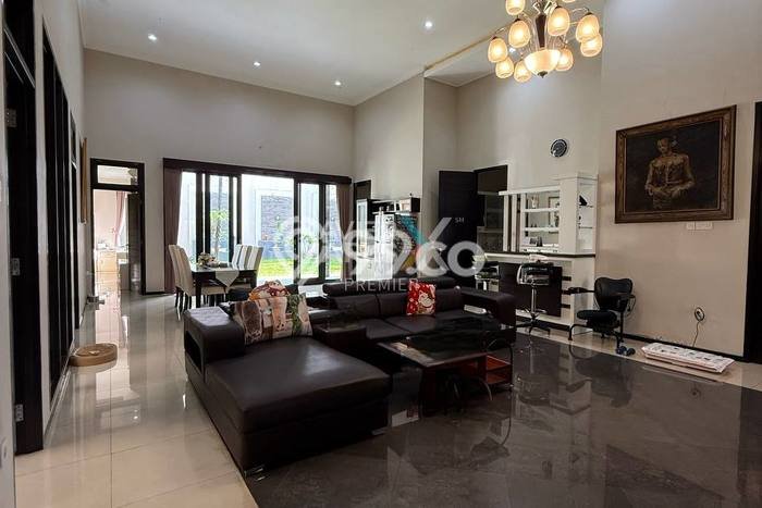 Rumah Elit Modern Siap Huni di Villa Puncak Tidar Malang Rumah Elit Modern Siap Huni di Villa Puncak Tidar Malang