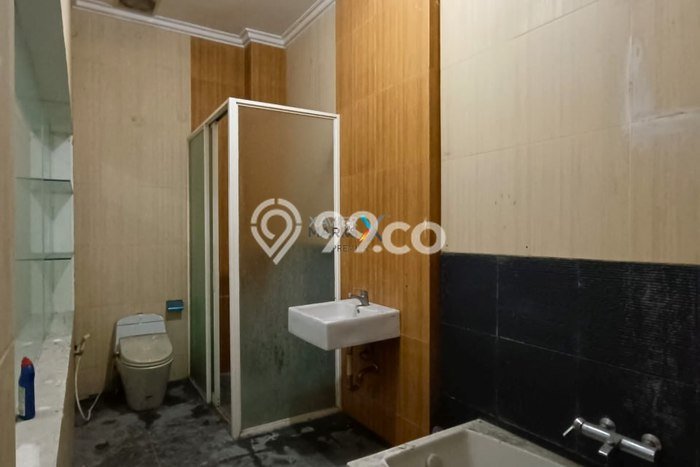 Unit Ruko Dijual di Klojen Malang Luas Tanah 114m2, Luas Bangunan 300m2 Unit Ruko Dijual di Klojen Malang Luas Tanah 114m2, Luas Bangunan 300m2