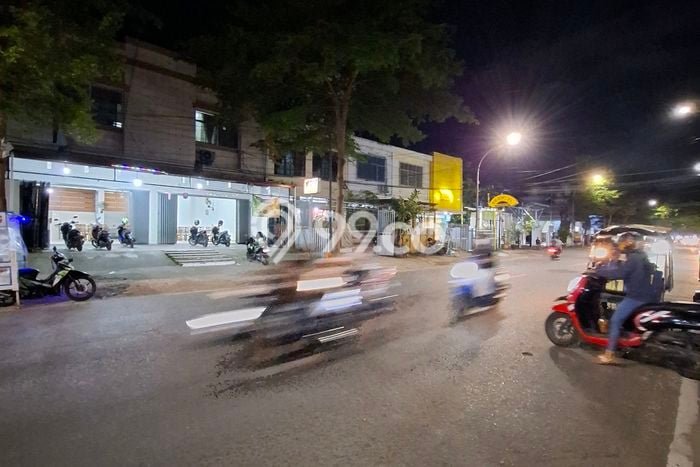LOKASI BISNIS! Ruko For Rent Kawasan Mariso, Luas 400m², Area Strategis, Siap Operasional LOKASI BISNIS! Ruko For Rent Kawasan Mariso, Luas 400m², Area Strategis, Siap Operasional