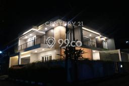 Ready to Use! Luxury House LT 290m2 Desain Modern di Turangga Ready to Use! Luxury House LT 290m2 Desain Modern di Turangga