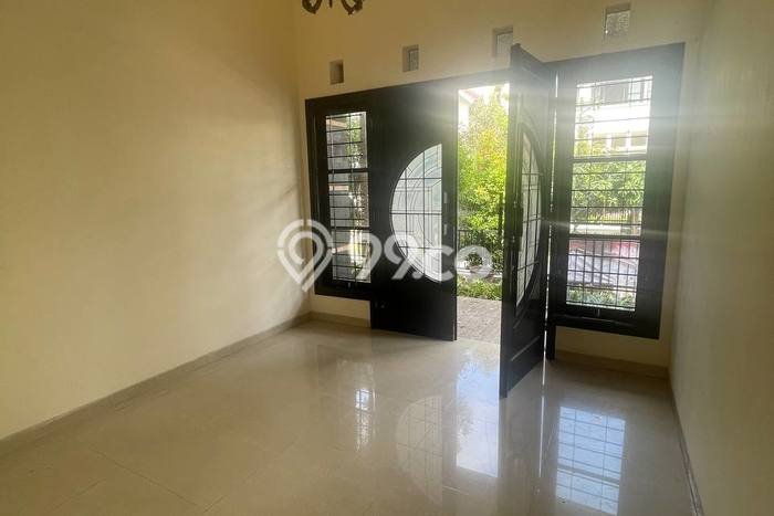 Rumah di , 2 KM, Lingkungan Tenang Rumah di , 2 KM, Lingkungan Tenang