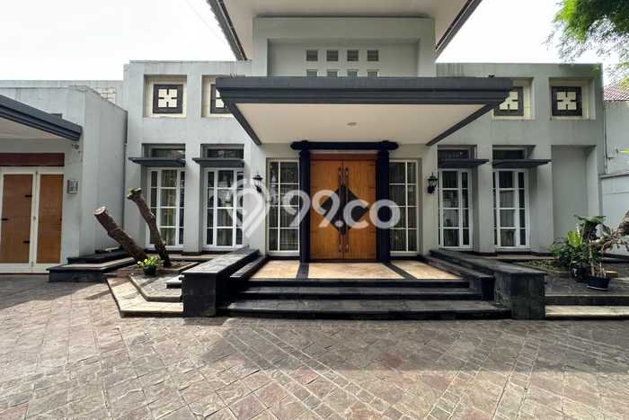 Hunian Modern Dikontrakkan 4 Kamar di Menteng Boleh Nego Hunian Modern Dikontrakkan 4 Kamar di Menteng Boleh Nego