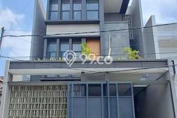 For Sale! Luxury House LT 120m2 Desain Elegan di Pondok Indah For Sale! Luxury House LT 120m2 Desain Elegan di Pondok Indah