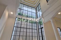 Jual Rumah Luas Megah Dengan View Eksklusif di Tomang, Jakarta Barat Jual Rumah Luas Megah Dengan View Eksklusif di Tomang, Jakarta Barat