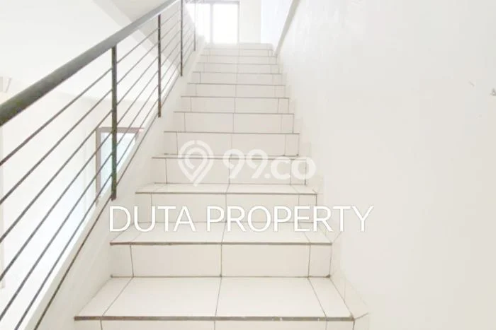 Disewakan Ruko Kawasan Legenda Wisata, Luas 85m², Area Bisnis Disewakan Ruko Kawasan Legenda Wisata, Luas 85m², Area Bisnis