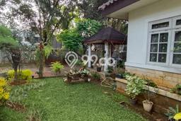 Hunian Mewah LB 200m2 Siap Huni Desain Elegan di Bintaro, Tangerang Selatan Hunian Mewah LB 200m2 Siap Huni Desain Elegan di Bintaro, Tangerang Selatan