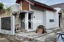 Rumah LT 110m2m² Akses Transportasi Umum di Seyegan, Sleman Rumah LT 110m2m² Akses Transportasi Umum di Seyegan, Sleman
