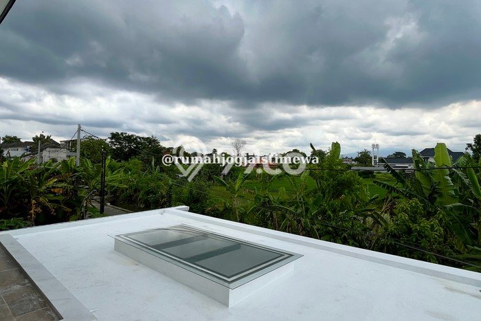 Dijual Rumah Luas Megah Dengan View Cantik di Maguwoharjo, Yogyakarta Dijual Rumah Luas Megah Dengan View Cantik di Maguwoharjo, Yogyakarta