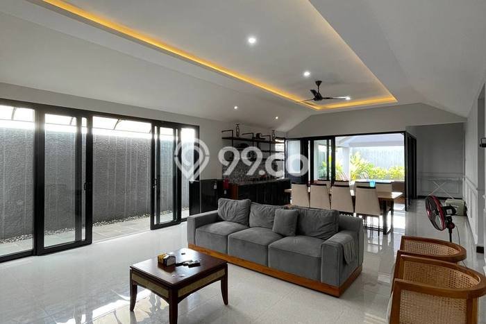 HARGA TERBAIK! Vila Kawasan , Area 740m2m², Lokasi Strategis HARGA TERBAIK! Vila Kawasan , Area 740m2m², Lokasi Strategis