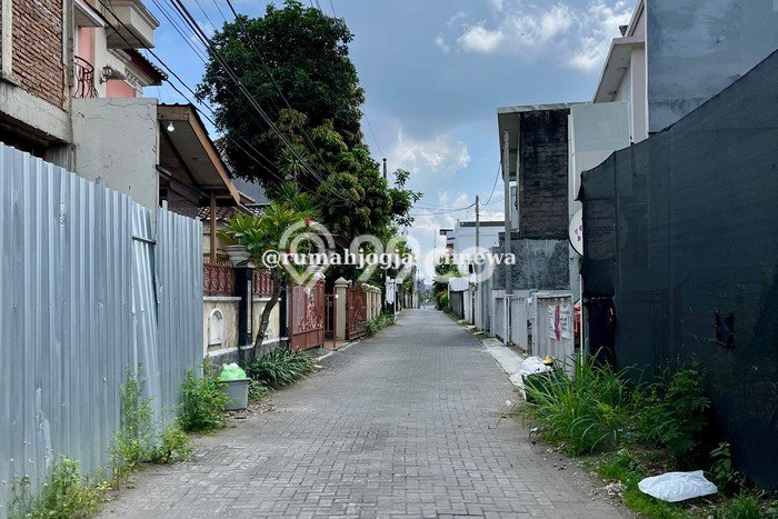 Unit Kost Dijual di Caturtunggal dengan 12 Kamar Area Ramai Unit Kost Dijual di Caturtunggal dengan 12 Kamar Area Ramai
