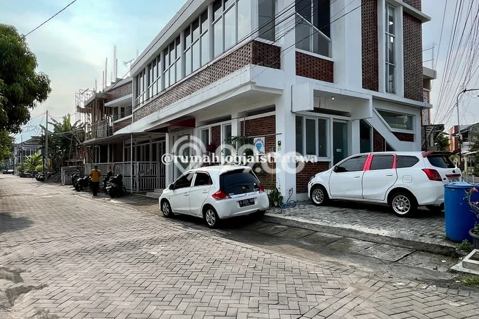 Unit Kost Dijual di Condong Catur dengan 12 Kamar Kawasan Ramai Unit Kost Dijual di Condong Catur dengan 12 Kamar Kawasan Ramai