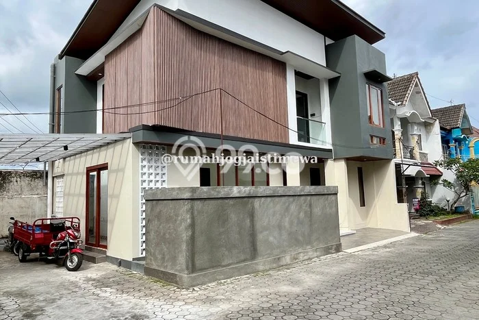 For Sale Hunian Rumah Terawat 4 KT di Seturan, Yogyakarta For Sale Hunian Rumah Terawat 4 KT di Seturan, Yogyakarta