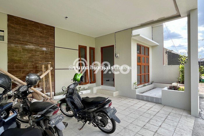 Rumah Lokasi Strategis area , Yogyakarta, Luas 85m2m² Bangunan 85m2m² Rumah Lokasi Strategis area , Yogyakarta, Luas 85m2m² Bangunan 85m2m²