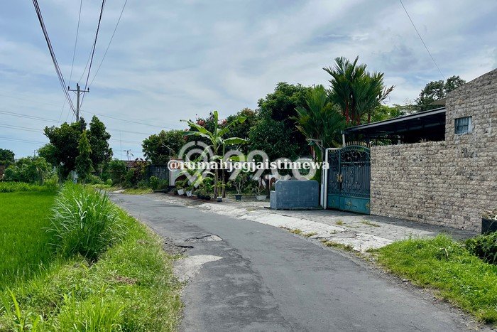 Kavling Tanah di Ngaglik Dijual Luas 735m2 Legalitas SHM Kavling Tanah di Ngaglik Dijual Luas 735m2 Legalitas SHM