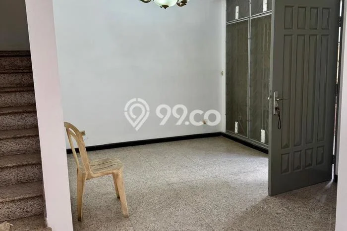 LOKASI STRATEGIS! Rumah kawasan Dukuh Pakis, Akses ke Tol, 3 KM, LT 158m2m² Bangunan 250m2m² LOKASI STRATEGIS! Rumah kawasan Dukuh Pakis, Akses ke Tol, 3 KM, LT 158m2m² Bangunan 250m2m²