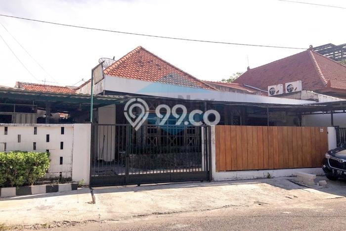 Ready to Use! Premium House LT 380m2 Desain Elegan di Raya Darmo Ready to Use! Premium House LT 380m2 Desain Elegan di Raya Darmo