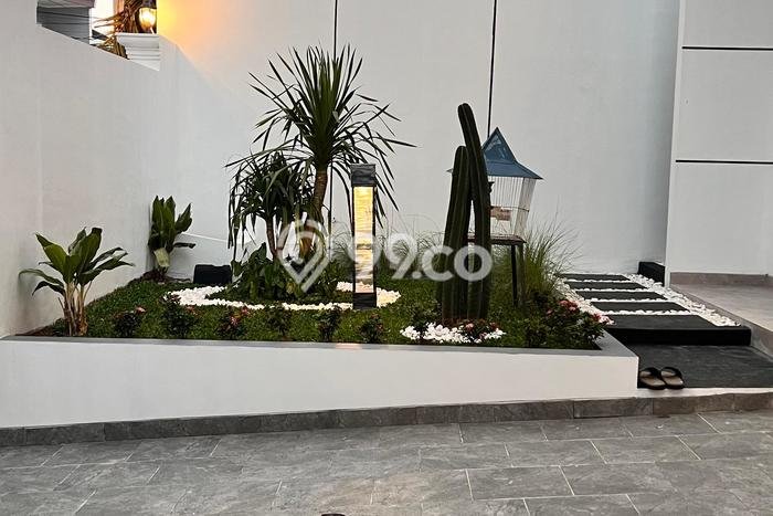 Hunian Mewah Dijual LT 200m2 di Serpong, Tangerang Selatan Hunian Mewah Dijual LT 200m2 di Serpong, Tangerang Selatan