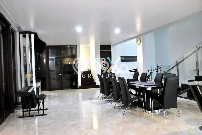 For Sale! Luxury House LT 350m2 Desain Elegan di Balearjosari For Sale! Luxury House LT 350m2 Desain Elegan di Balearjosari