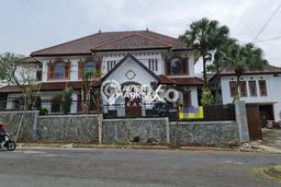 Jual Rumah Mewah Megah Dengan View Eksklusif di Villa Puncak Tidar, Malang Jual Rumah Mewah Megah Dengan View Eksklusif di Villa Puncak Tidar, Malang