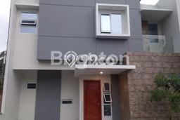 Hunian Impian Keluarga! Rumah Mewah di Colomadu, Karanganyar, LT 135m2m² Bangunan 100m2m² Hunian Impian Keluarga! Rumah Mewah di Colomadu, Karanganyar, LT 135m2m² Bangunan 100m2m²