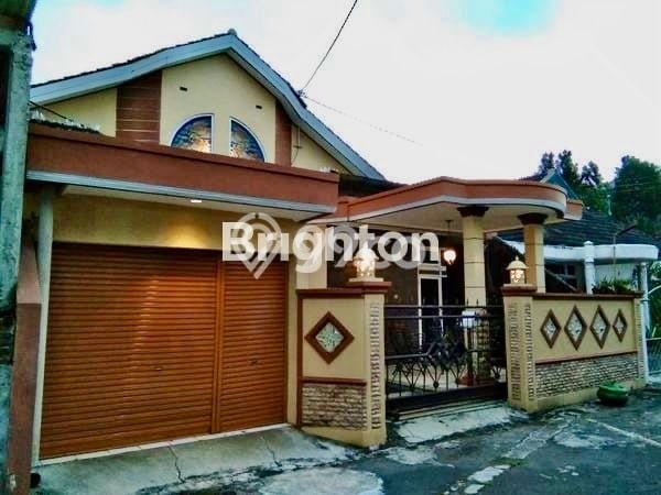 Rumah Modern 4 KT LT 220m2 di Martoyudan Rumah Modern 4 KT LT 220m2 di Martoyudan