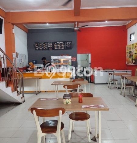 Ruko Dijual di Laweyan Surakarta dengan Luas Bangunan 250m2 Ruko Dijual di Laweyan Surakarta dengan Luas Bangunan 250m2