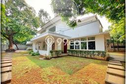 RARE UNIT! Rumah di Menteng, 4 KT, View Indah, LT 1500m² Bangunan 1000m² RARE UNIT! Rumah di Menteng, 4 KT, View Indah, LT 1500m² Bangunan 1000m²