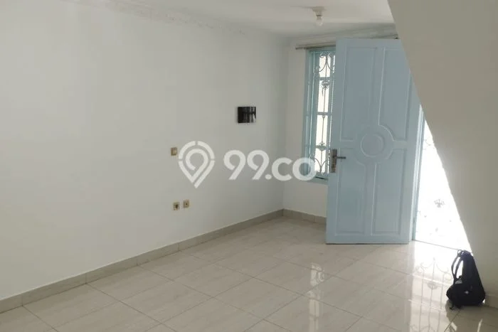 Disewakan! Rumah 3 Kamar Tidur &
3 Kamar Mandi di Cengkareng Barat, Jakarta Barat Disewakan! Rumah 3 Kamar Tidur &
3 Kamar Mandi di Cengkareng Barat, Jakarta Barat