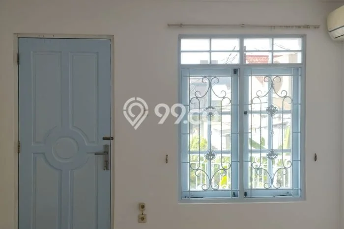 Disewakan! Rumah 3 Kamar Tidur &
3 Kamar Mandi di Cengkareng Barat, Jakarta Barat Disewakan! Rumah 3 Kamar Tidur &
3 Kamar Mandi di Cengkareng Barat, Jakarta Barat