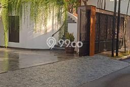 Bisa KPR! Rumah , Jakarta Selatan, Luas 555m2m² LB 900m2m² Bisa KPR! Rumah , Jakarta Selatan, Luas 555m2m² LB 900m2m²
