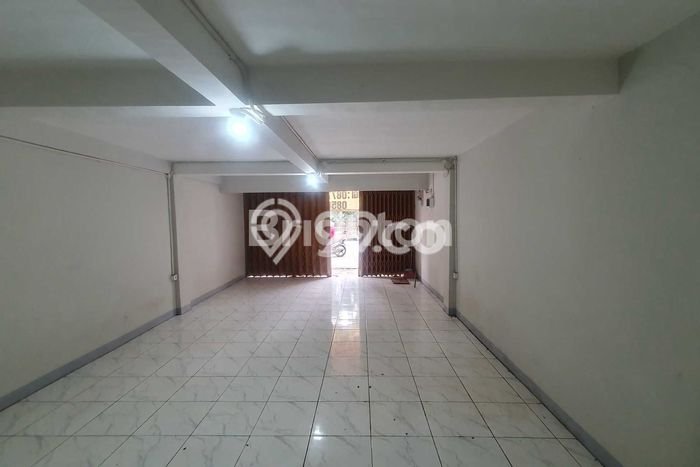 Ruko Disewa di Jakarta Barat dengan LB 54m2 Area Komersial Ramai Ruko Disewa di Jakarta Barat dengan LB 54m2 Area Komersial Ramai
