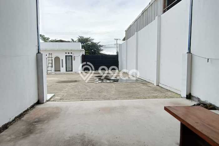 Disewakan Gudang di Kawasan Ramai Narogong Luas 1200m2 Disewakan Gudang di Kawasan Ramai Narogong Luas 1200m2