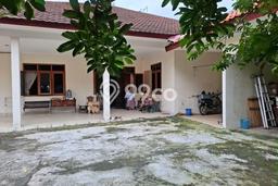 Ready to Use! Premium House LT 890m2 Desain Modern di Kuningan Ready to Use! Premium House LT 890m2 Desain Modern di Kuningan