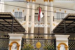 For Sale! Luxury House LT 198m2 Desain Elegan di Jatimurni For Sale! Luxury House LT 198m2 Desain Elegan di Jatimurni