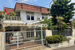 Rumah Luas Asri 4 KT Siap Pakai di Petukangan Jakarta Selatan Rumah Luas Asri 4 KT Siap Pakai di Petukangan Jakarta Selatan