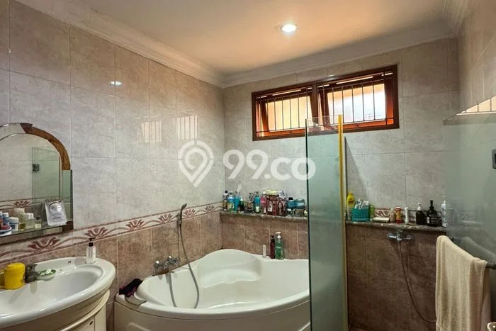 Hunian Mewah Dijual LT 420m2 di Kelapa Gading, Jakarta Utara Hunian Mewah Dijual LT 420m2 di Kelapa Gading, Jakarta Utara