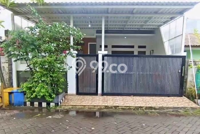 For Sale Rumah 4 Kamar Lokasi Strategis Bagus dan Strategis di Mulyosari For Sale Rumah 4 Kamar Lokasi Strategis Bagus dan Strategis di Mulyosari