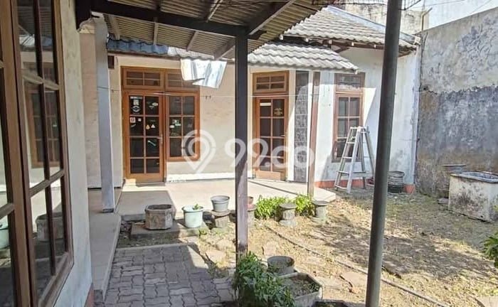 Dijual Rumah Mewah Elegan Dengan View Cantik di Kendangsari, Surabaya Dijual Rumah Mewah Elegan Dengan View Cantik di Kendangsari, Surabaya