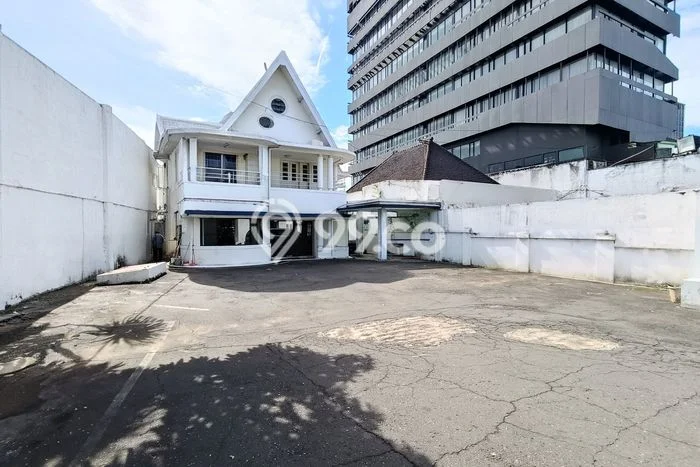 Sewa Rumah Nyaman LT 603m2 / LB 400m2 di Gajahmada, Semarang Sewa Rumah Nyaman LT 603m2 / LB 400m2 di Gajahmada, Semarang