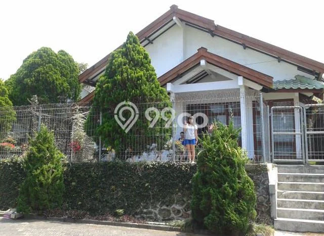 Jual Rumah Bagus Siap Huni LB 250m2 di Bandungan, Semarang Jual Rumah Bagus Siap Huni LB 250m2 di Bandungan, Semarang