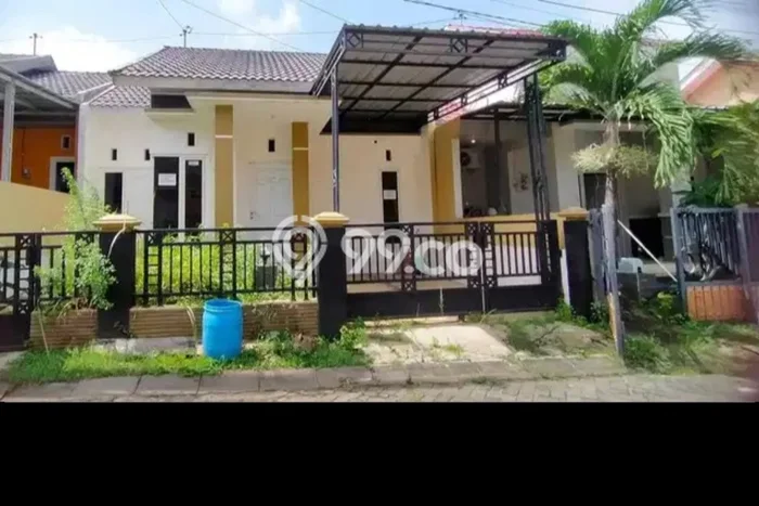 Rumah Cantik Siap Pakai Di Tembalang Luas 100m2 Lokasi Strategis Rumah Cantik Siap Pakai Di Tembalang Luas 100m2 Lokasi Strategis