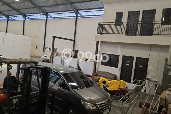 Disewakan Gudang Kawasan Margomulyo, Luas 1500m2m², Area Bisnis Disewakan Gudang Kawasan Margomulyo, Luas 1500m2m², Area Bisnis