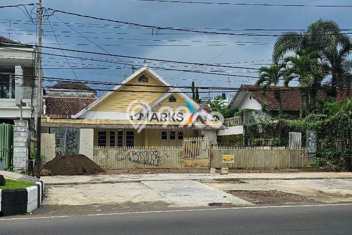 Lokasi terbaik! Rumah siap huni disewakan di Klojen LB 182m2 Lokasi terbaik! Rumah siap huni disewakan di Klojen LB 182m2
