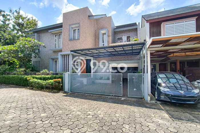 Siap Huni Rumah Mewah 4 Kamar di Ciracas Dekat ke Mana Saja Siap Huni Rumah Mewah 4 Kamar di Ciracas Dekat ke Mana Saja
