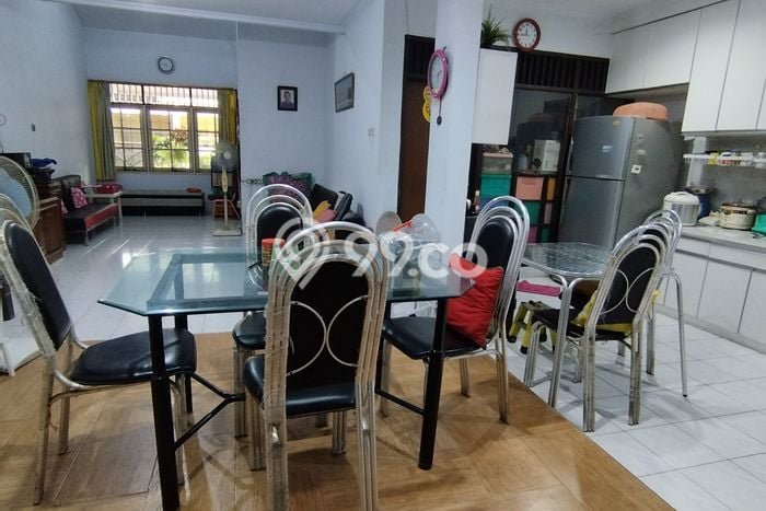 Rumah Elit Modern Siap Huni di Taman Meruya Jakarta Barat Rumah Elit Modern Siap Huni di Taman Meruya Jakarta Barat