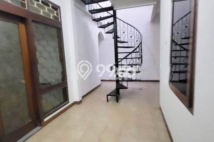 Dijual Rumah Kost di Kemanggisan, Jakarta Barat, 17 KT, 8 KM, Bangunan 453m2 Dijual Rumah Kost di Kemanggisan, Jakarta Barat, 17 KT, 8 KM, Bangunan 453m2