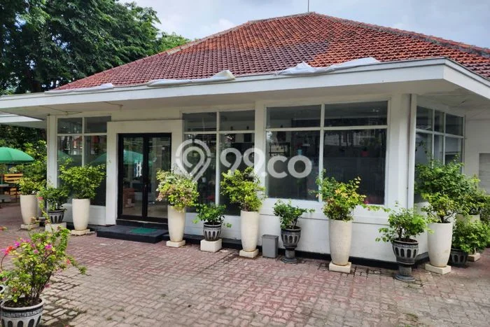 Rumah Mewah Siap Huni LT 881m2 di Genteng, Surabaya Rumah Mewah Siap Huni LT 881m2 di Genteng, Surabaya